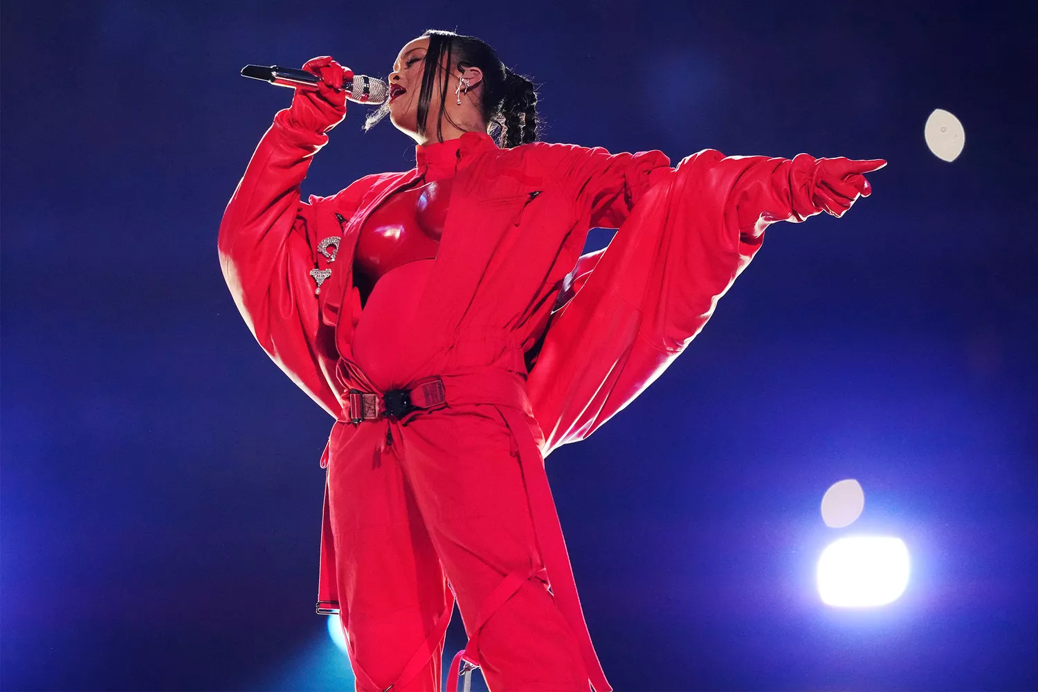 Rihanna se torna a 1ª artista feminina a ter 10 músicas com 1 bilhão de plays no Spotify